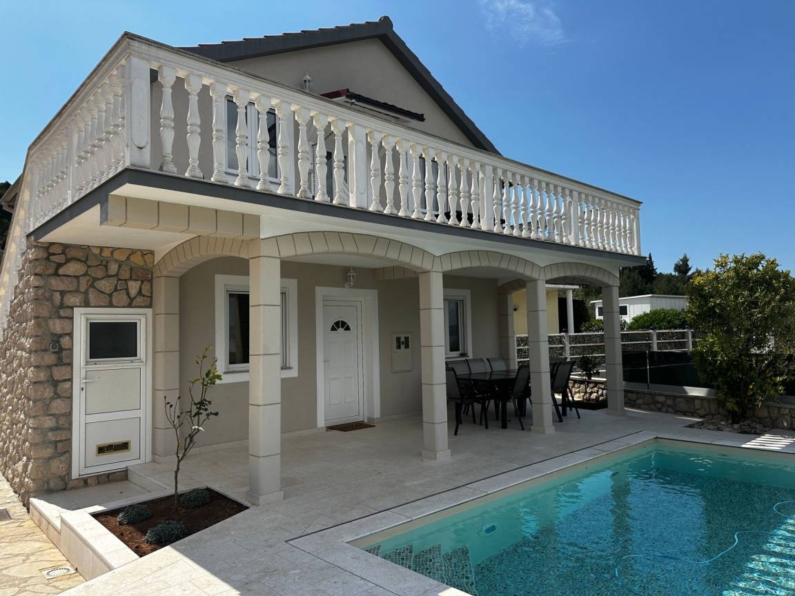 Ferienhaus ∙ 6 Schlafzimmer ∙ 6 Gäste - Šibenik
