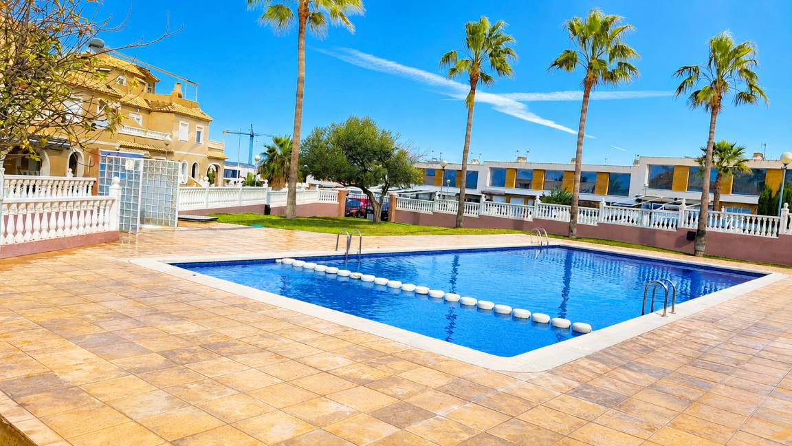 Mökki ∙ 2 Makuuhuonetta ∙ 2 Vierasta - Alicante