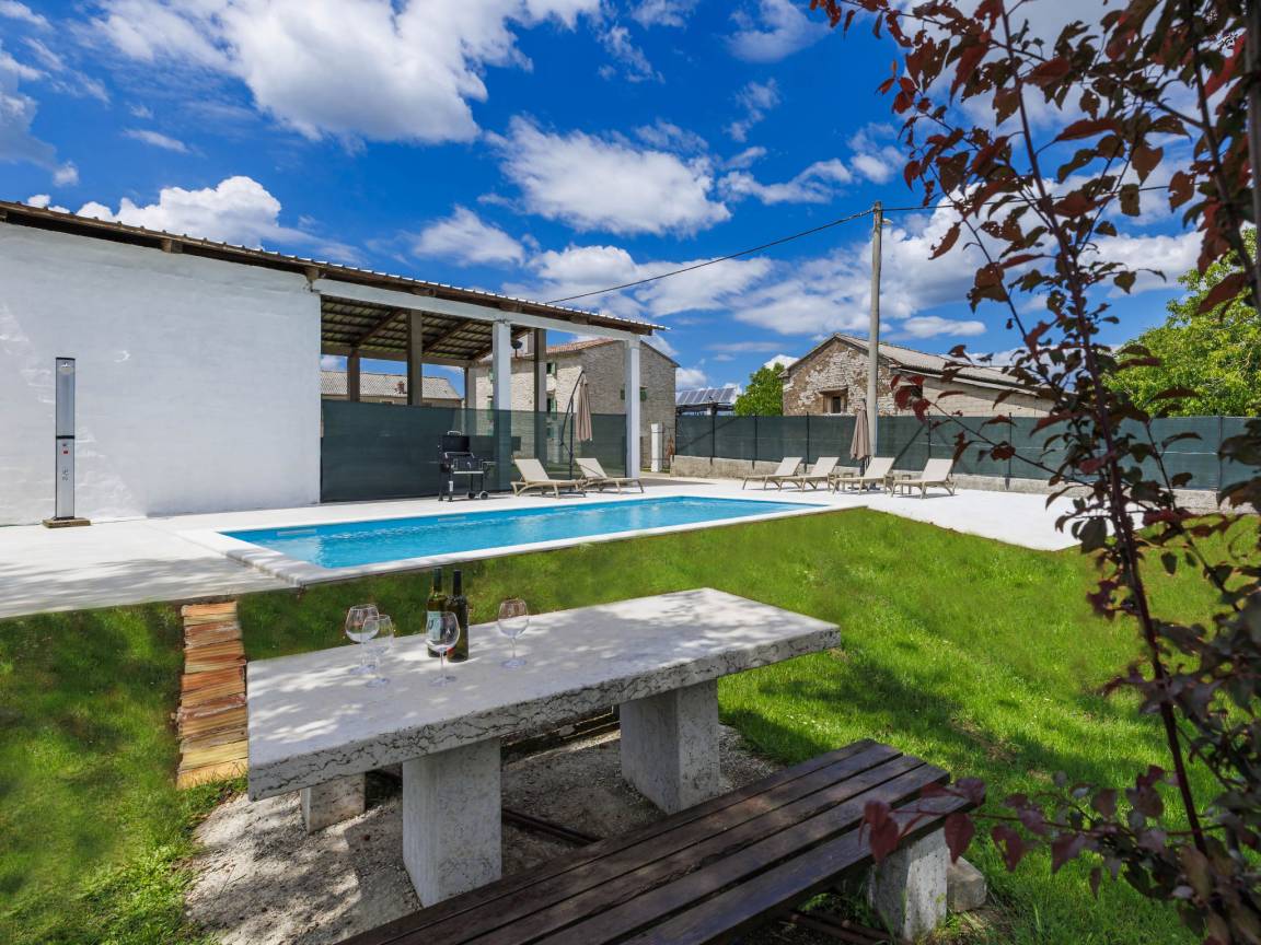 210 M² House ∙ 3 Bedrooms ∙ 8 Guests - Pazin
