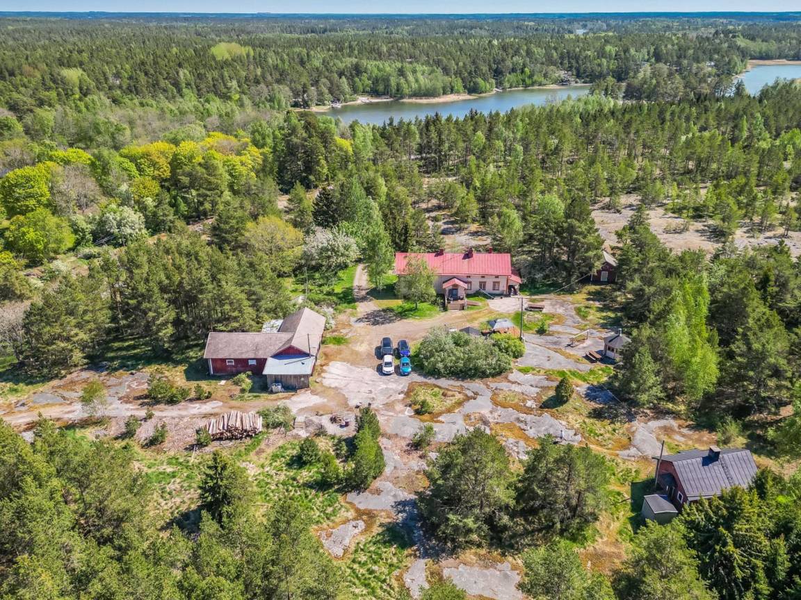 179 M² Talo ∙ 4 Makuuhuonetta ∙ 8 Vierasta - Kustavi