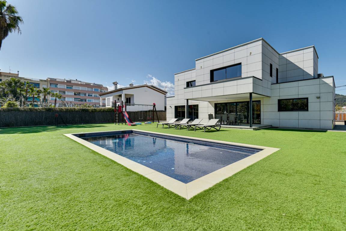 220 M² Villa ∙ 4 Chambres ∙ 9 Personnes - Calella