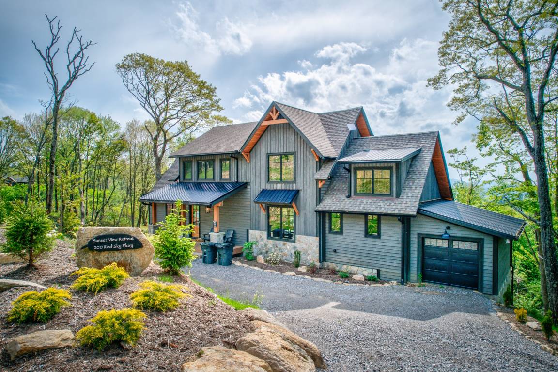 Cabin ∙ 4 Bedrooms ∙ 8 Guests - Beech Mountain, NC