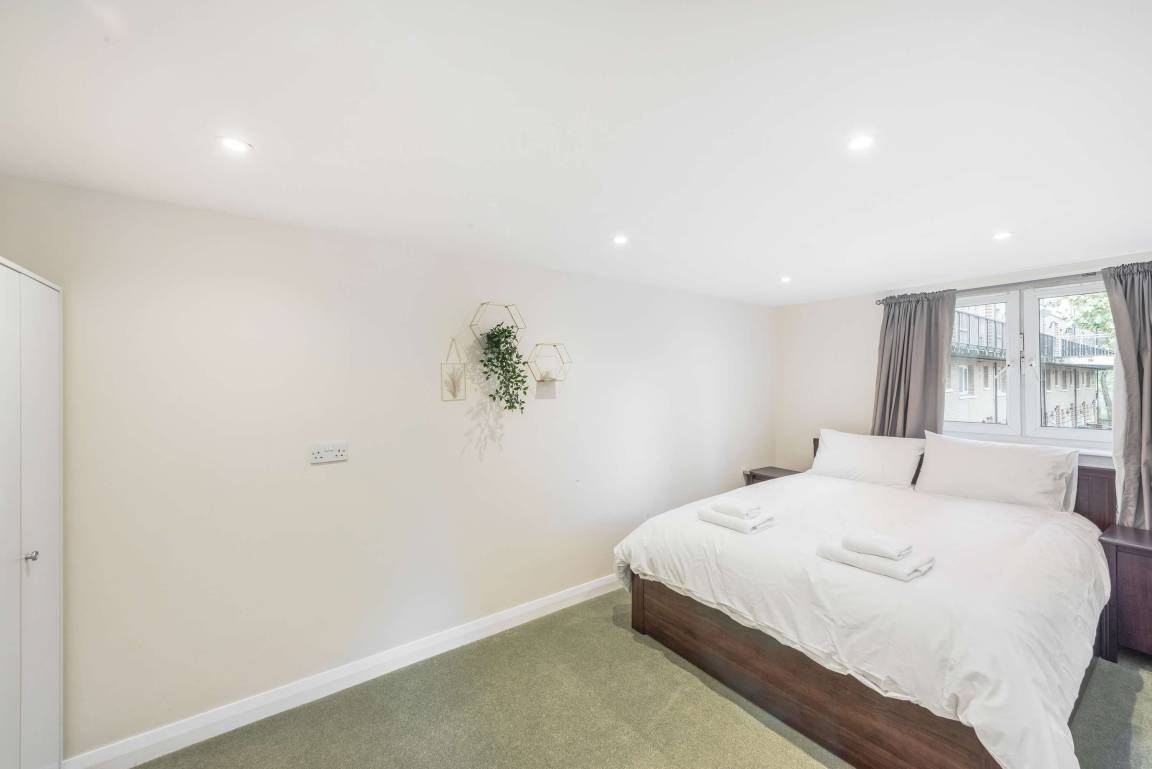 Apartment ∙ 4 Bedrooms ∙ 7 Guests - Bromley