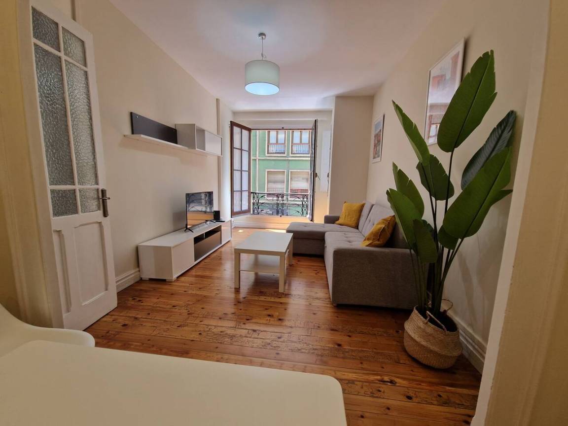 77 M² Apartamento ∙ 2 Habitaciones ∙ 5 Huéspedes - Gijón