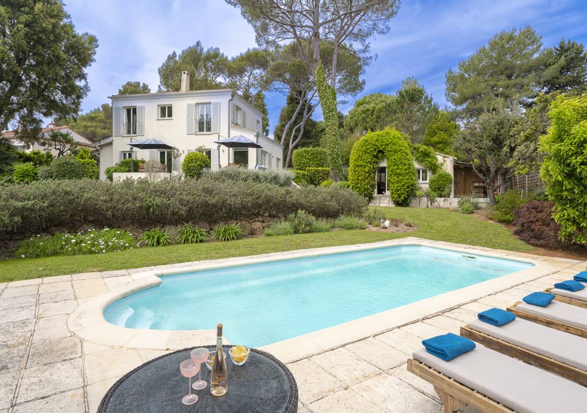 247 M² Villa ∙ 4 Bedrooms ∙ 8 Guests - Biot