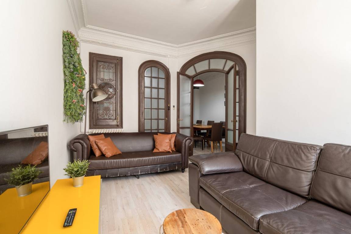 119 M² Apartment ∙ 4 Bedrooms ∙ 8 Guests - Barcelona