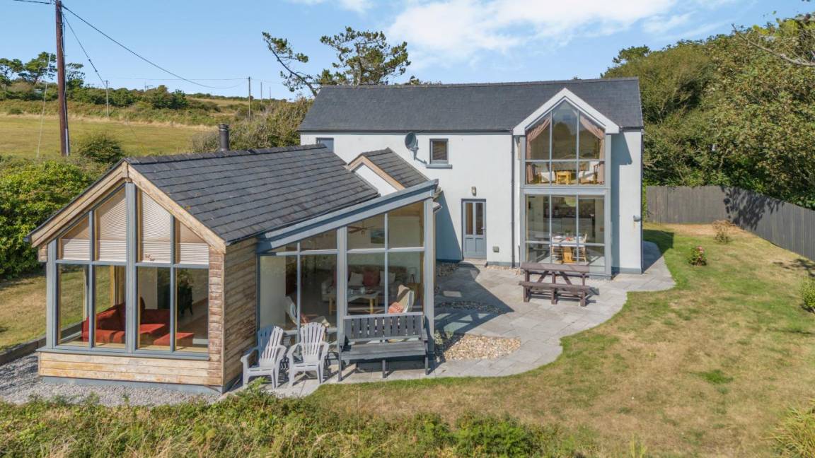 Cottage ∙ 3 Bedrooms ∙ 6 Guests - Waterford