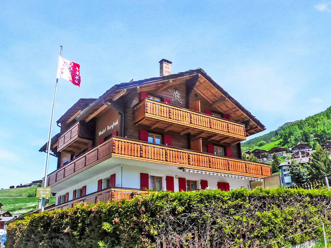 84 M² Ferienwohnung ∙ 3 Schlafzimmer ∙ 6 Gäste - Stalden