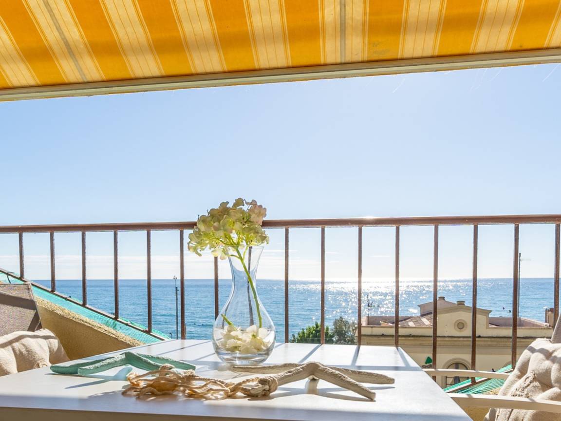 74 M² Apartment ∙ 3 Bedrooms ∙ 5 Guests - Calella