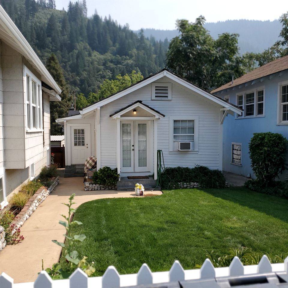 House ∙ 1 Bedroom ∙ 2 Guests - Dunsmuir, CA