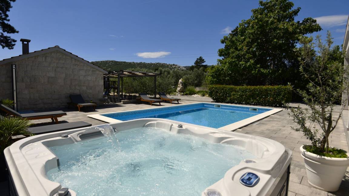 270 M² Villa ∙ 5 Schlafzimmer ∙ 12 Gäste - Mimice