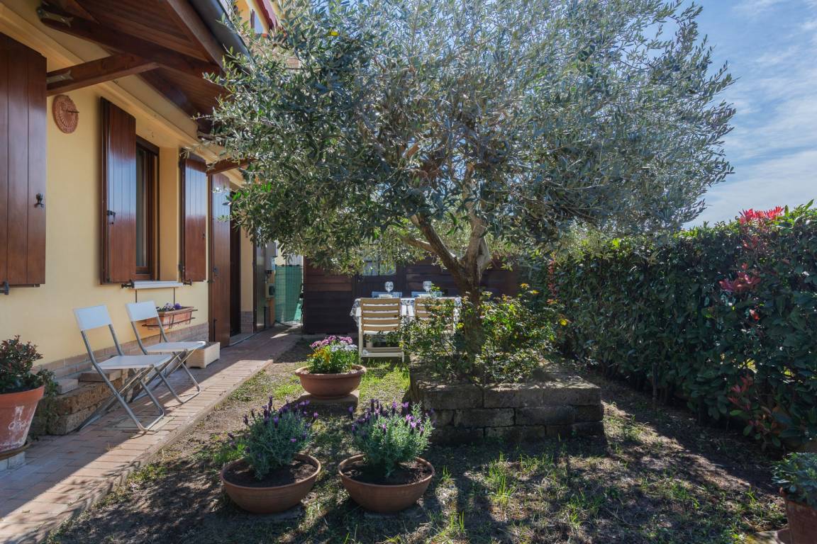 76 M² Apartment ∙ 2 Bedrooms ∙ 6 Guests - Ferrara