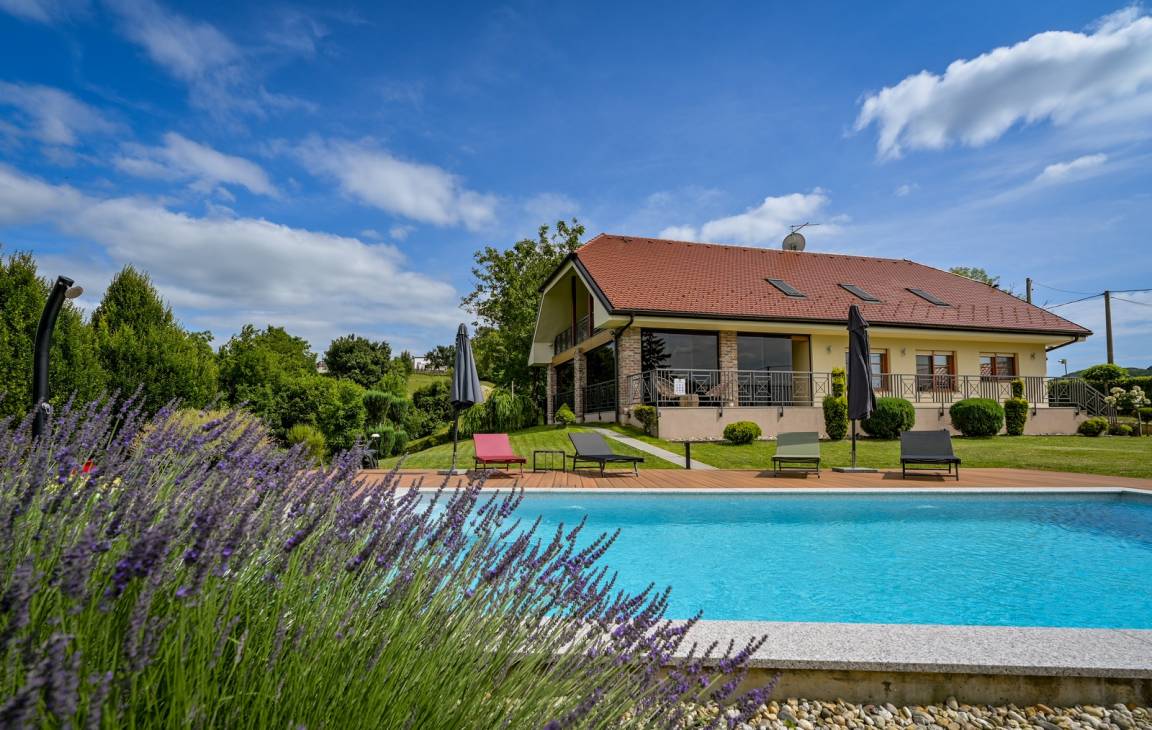 245 M² Villa ∙ 3 Schlafzimmer ∙ 6 Gäste - Varaždin