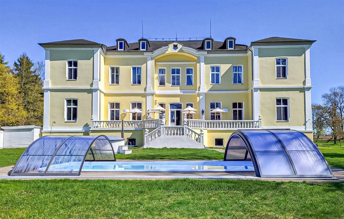 1500 M² Ferienhaus ∙ 17 Schlafzimmer ∙ 33 Gäste - Anklam