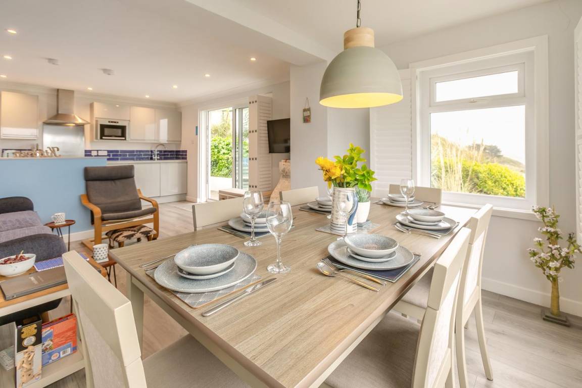 Apartment ∙ 3 Bedrooms ∙ 6 Guests - Newquay