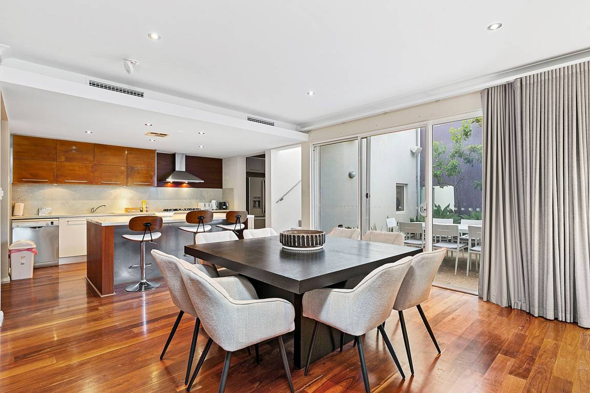 404 M² Apartment ∙ 3 Bedrooms ∙ 6 Guests - Fremantle