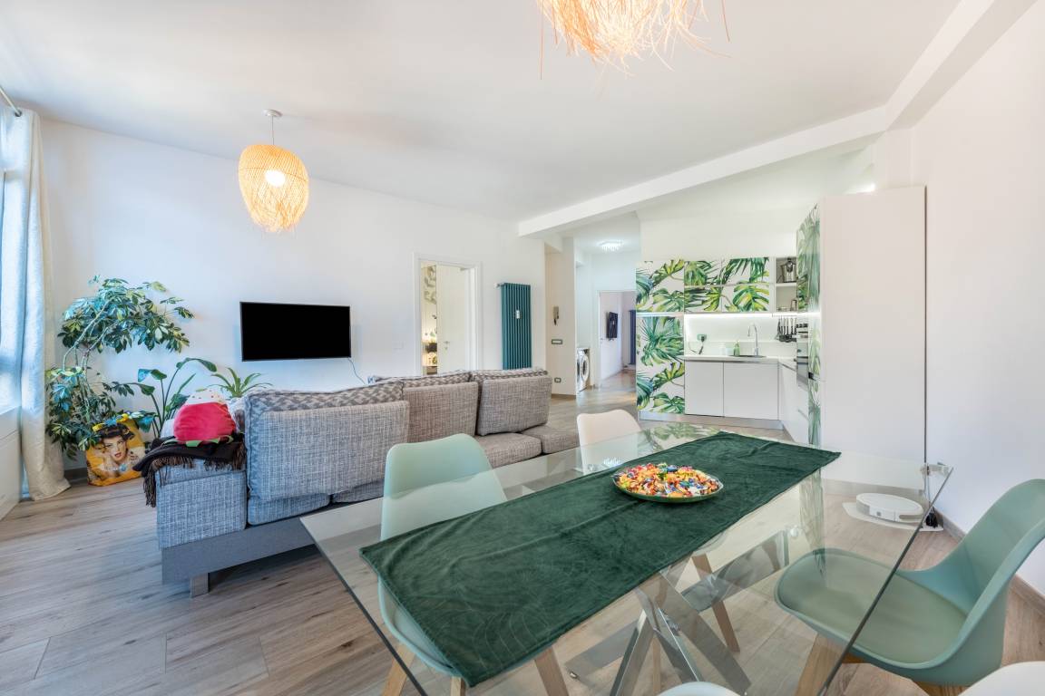 120 M² Ferienwohnung ∙ 2 Schlafzimmer ∙ 4 Gäste - Salò