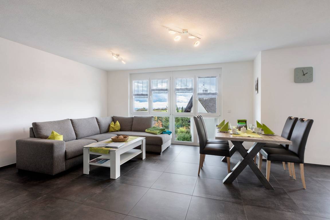 90 M² Ferienwohnung ∙ 2 Schlafzimmer ∙ 4 Gäste - Höchenschwand