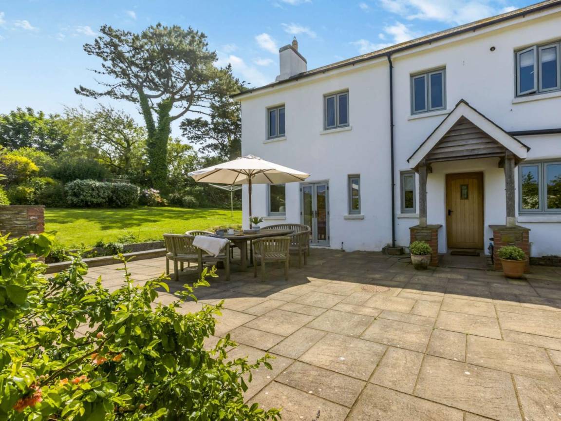 Cottage ∙ 3 Bedrooms ∙ 6 Guests - Salcombe