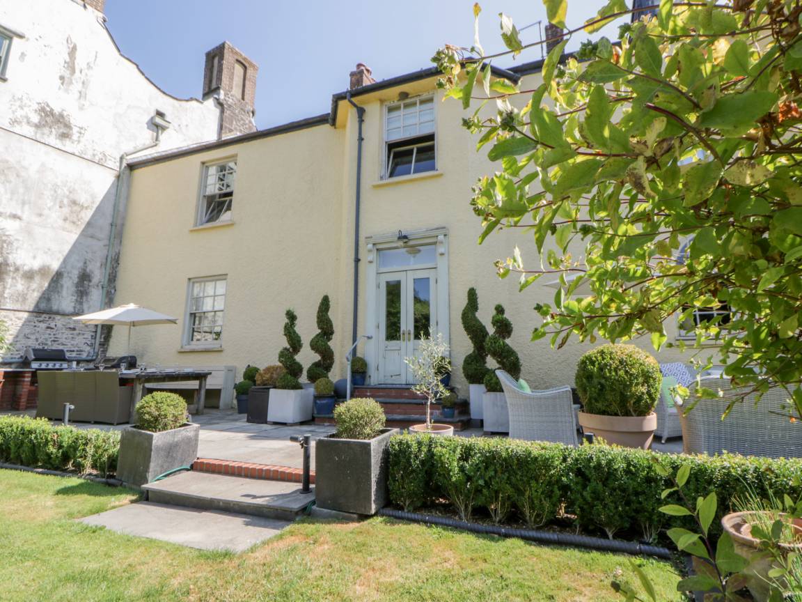 Cottage ∙ 5 Bedrooms ∙ 10 Guests - Laugharne