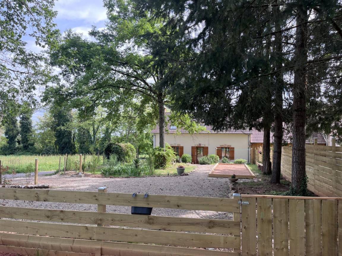 130 M² Gîte ∙ 3 Chambres ∙ 8 Personnes - Allier