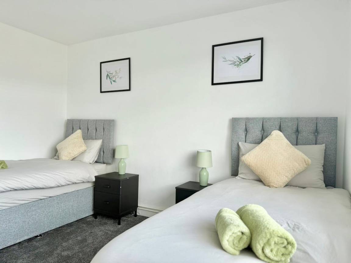 67 M² Apartment ∙ 2 Bedrooms ∙ 3 Guests - Enfield