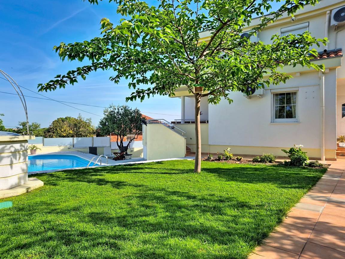 200 M² House ∙ 4 Bedrooms ∙ 8 Guests - Zadar