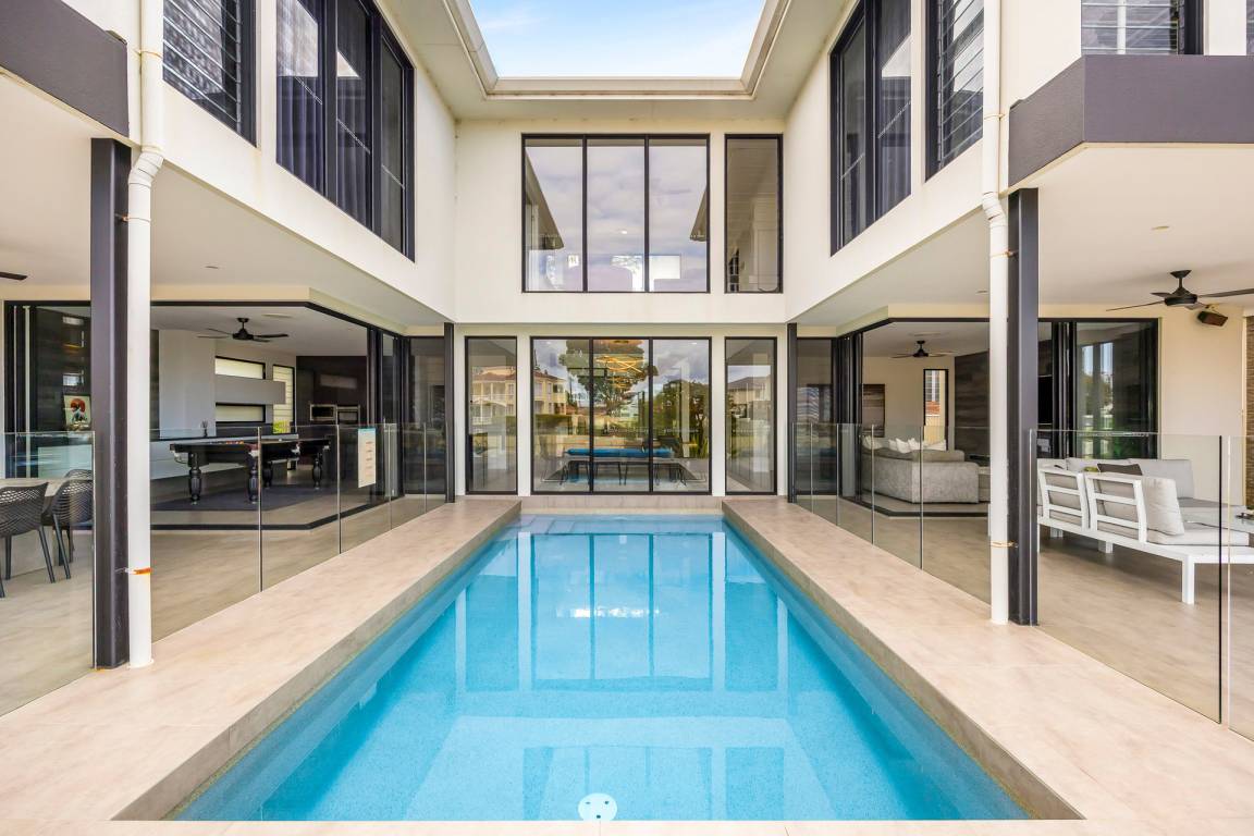 355 M² House ∙ 5 Bedrooms ∙ 14 Guests - Broadbeach