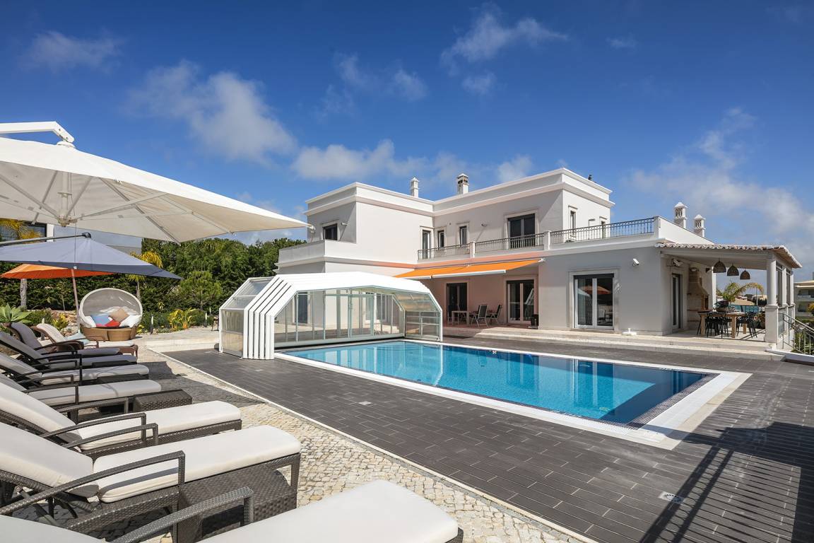 300 M² Villa ∙ 5 Bedrooms ∙ 10 Guests - Porches
