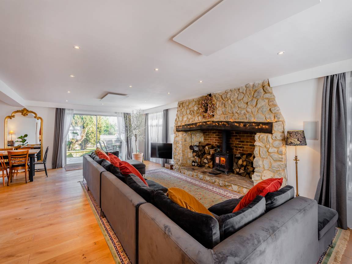Cottage ∙ 8 Bedrooms ∙ 13 Guests - Chatham