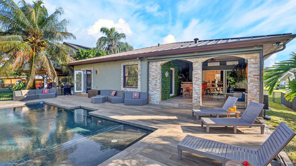 335 M² House ∙ 4 Bedrooms ∙ 10 Guests - Dania Beach, FL