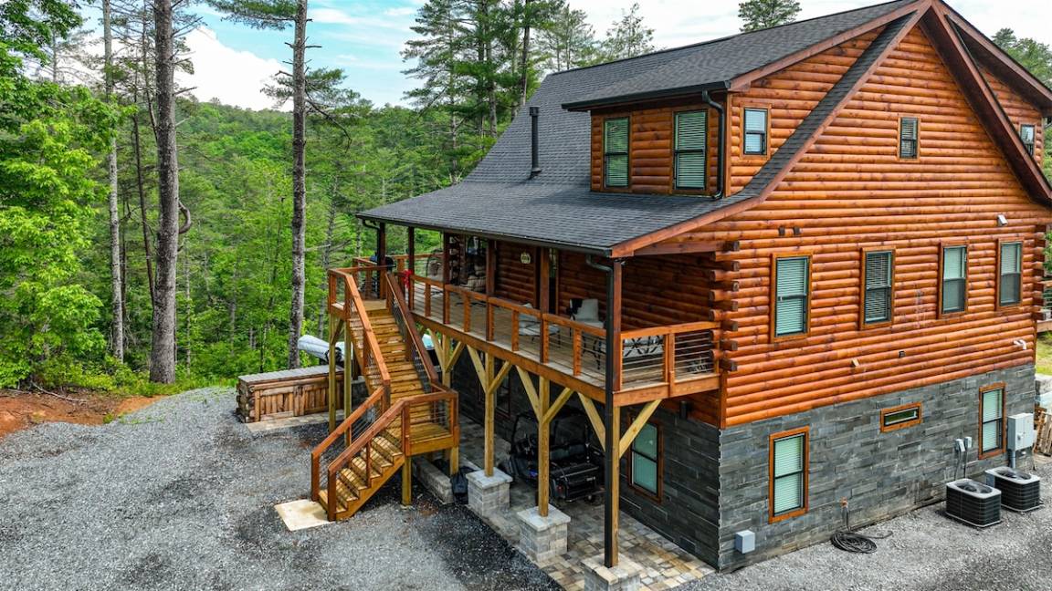 Cabin ∙ 3 Bedrooms ∙ 10 Guests - Ellijay, GA