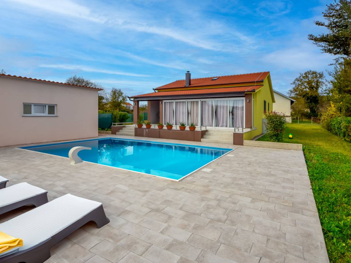 84 M² Maison De Vacances ∙ 4 Chambres ∙ 8 Personnes - Sinj