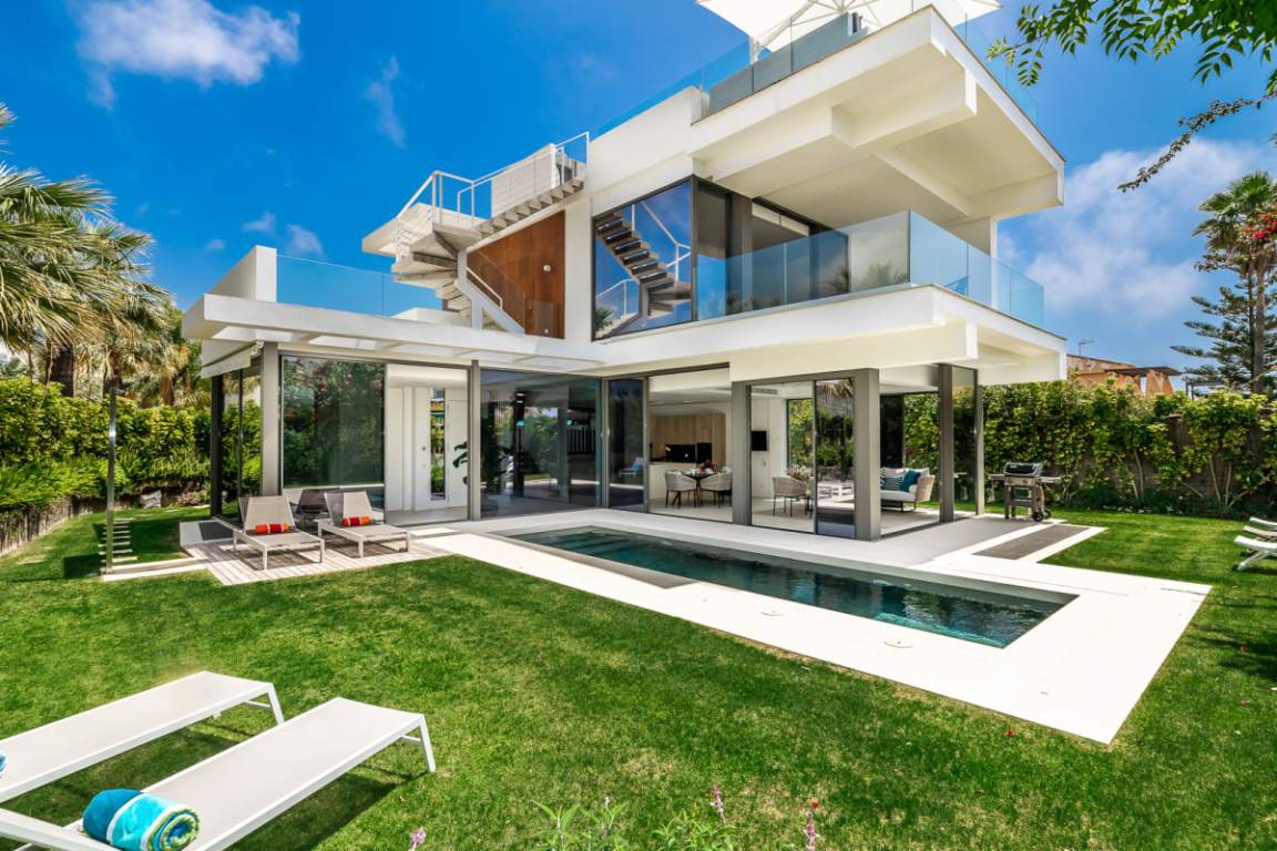 266 M² Villa ∙ 5 Bedrooms ∙ 10 Guests - Marbella