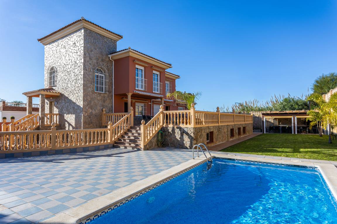 Villa ∙ 7 Slaapkamers ∙ 14 Gasten - Torre del Mar