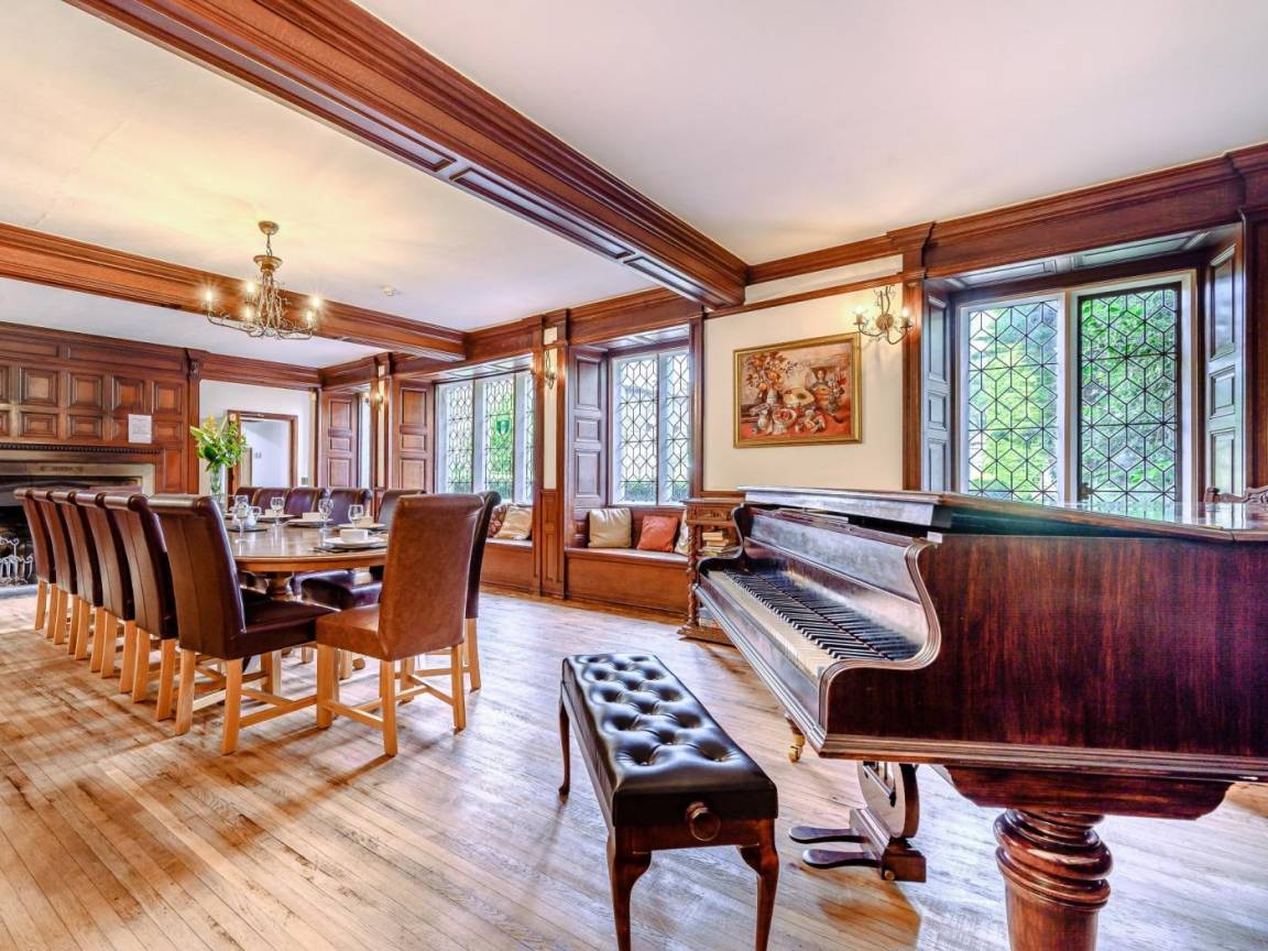 Castle ∙ 7 Bedrooms ∙ 14 Guests - England