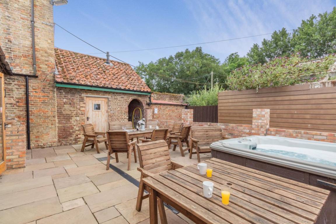 Cottage ∙ 6 Bedrooms ∙ 12 Guests - Cambridgeshire