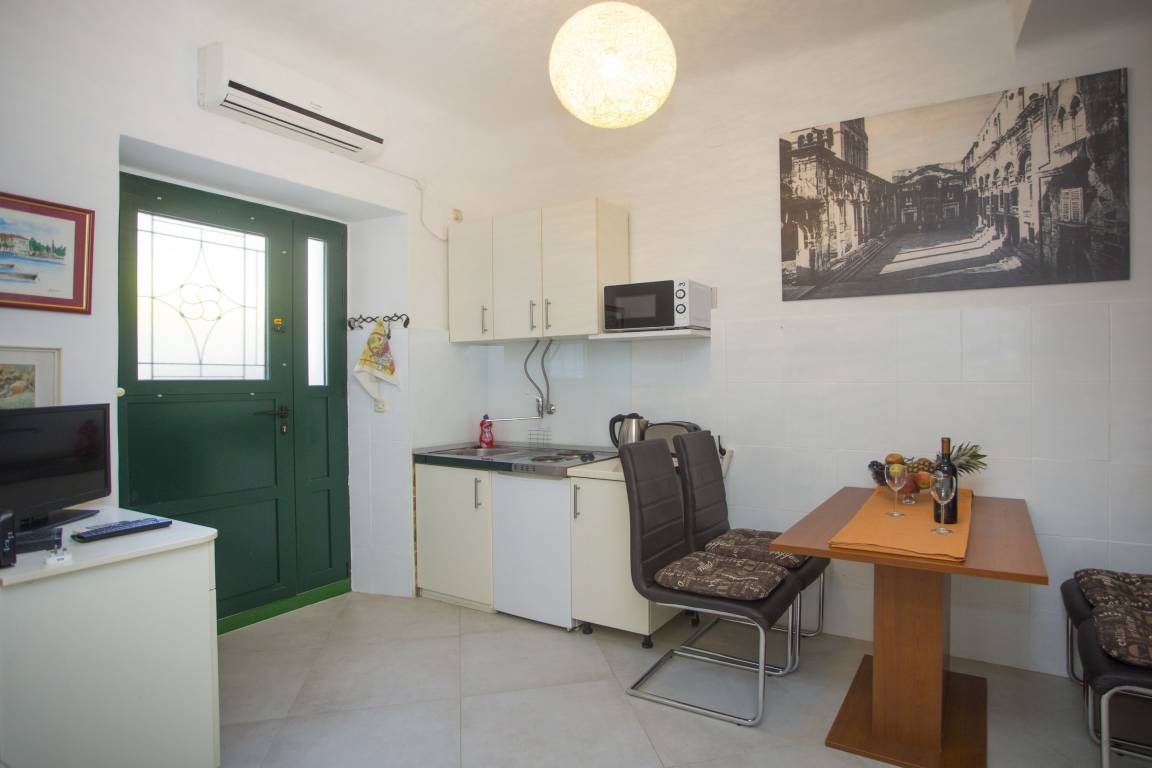 40 M² Apartamento ∙ 2 Habitaciones ∙ 4 Huéspedes - Split