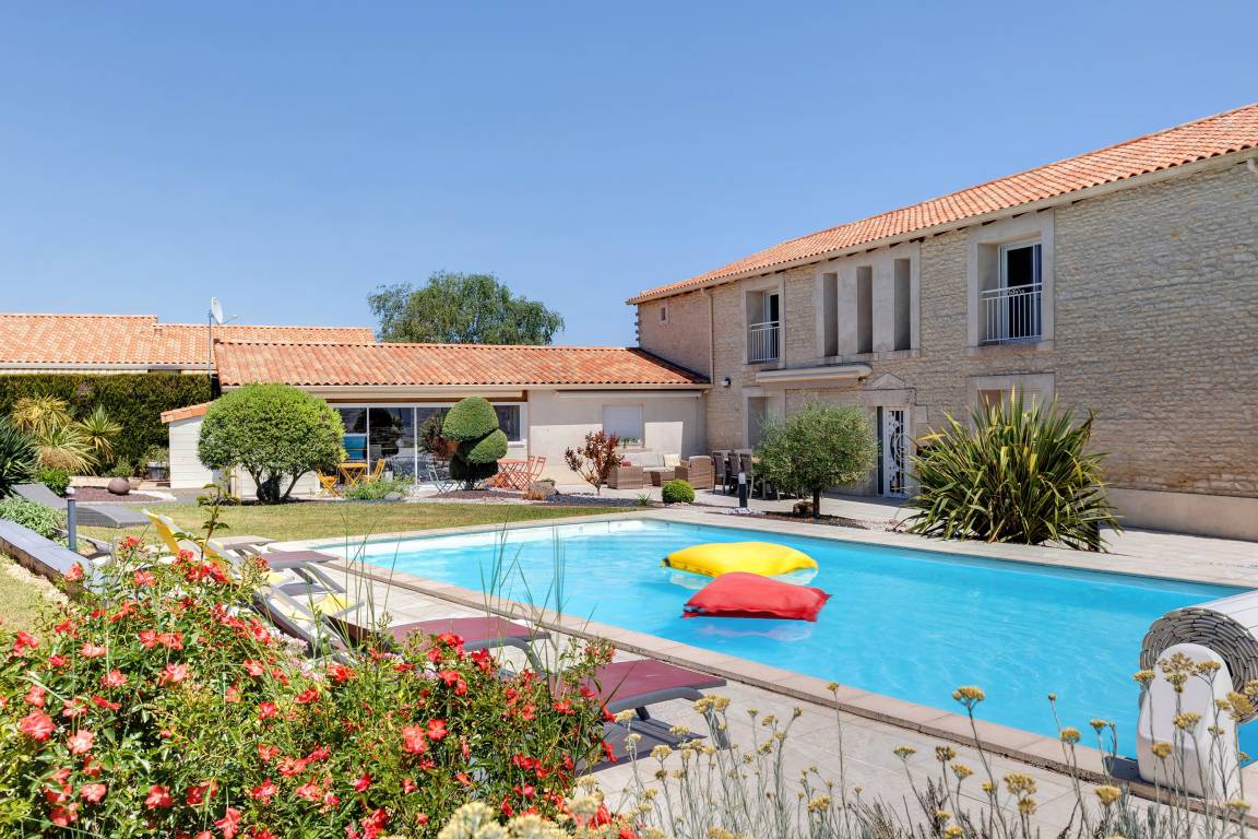 32 M² Caravan ∙ 2 Slaapkamers ∙ 4 Gasten - Poitiers