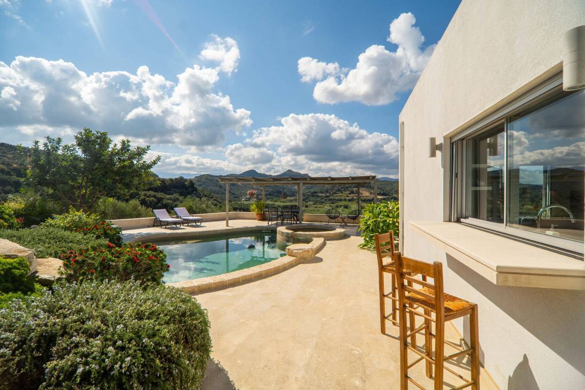 225 M² Villa ∙ 4 Bedrooms ∙ 8 Guests - Chania
