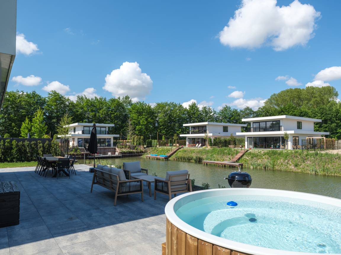 228 M² Huis ∙ 4 Slaapkamers ∙ 10 Gasten - Zeewolde