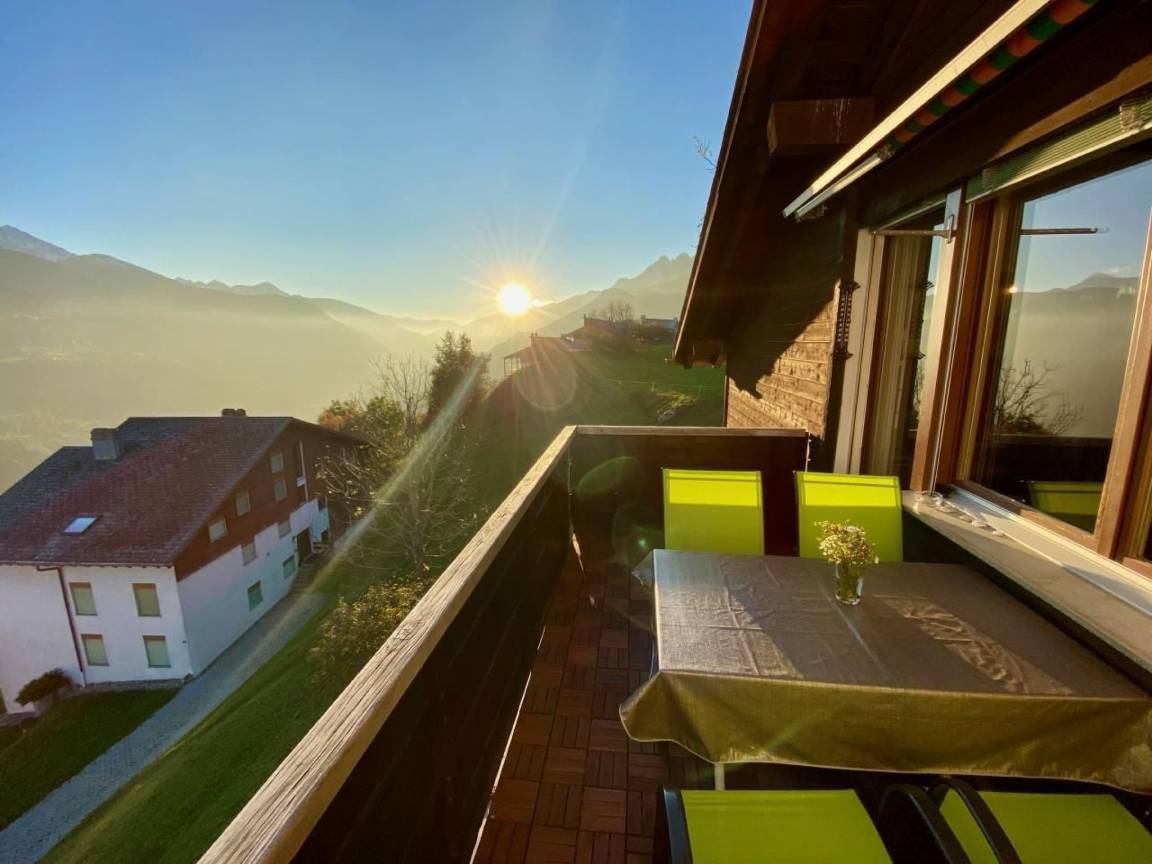 90 M² Ferienwohnung ∙ 4 Schlafzimmer ∙ 7 Gäste - Obersaxen