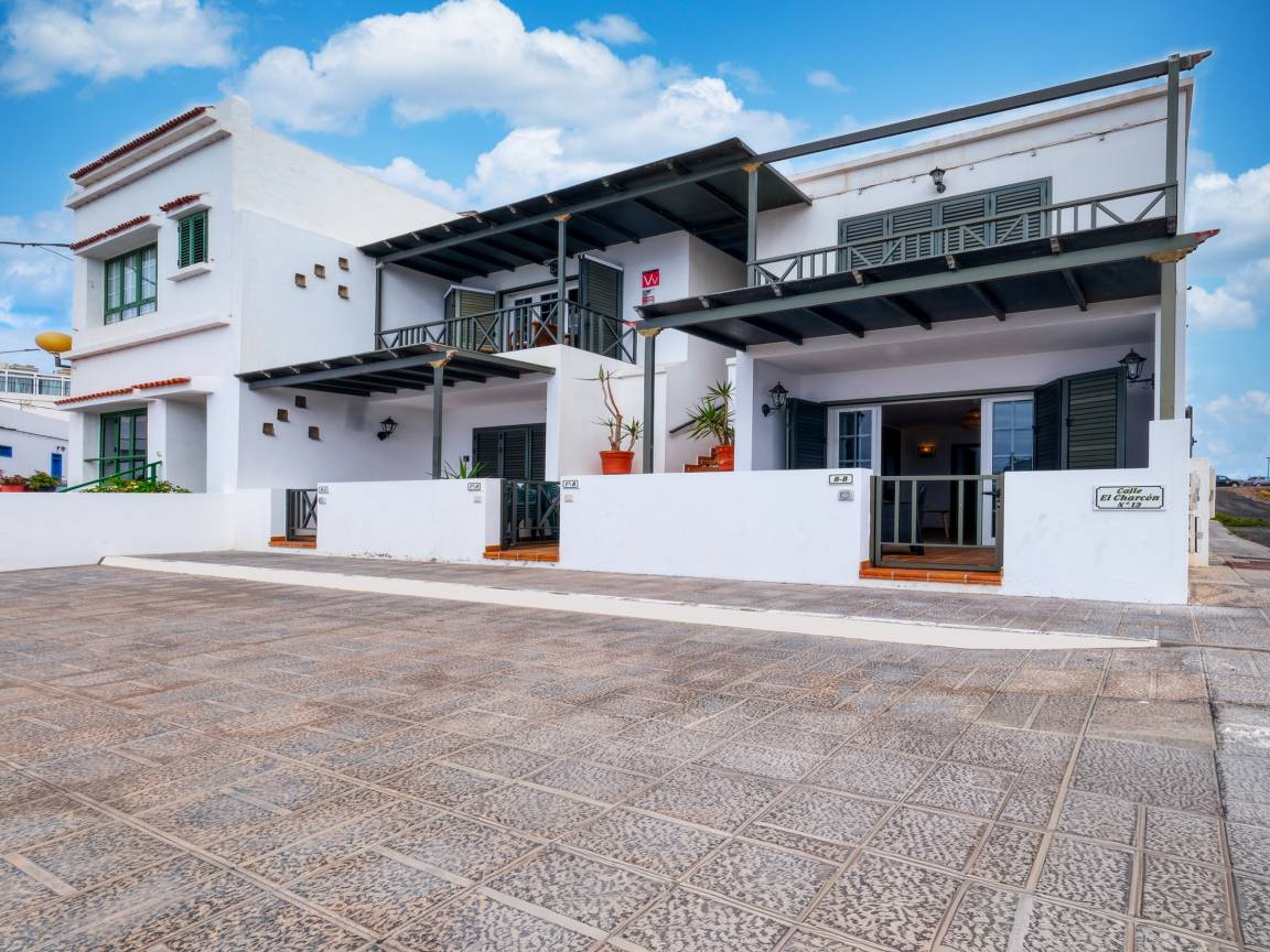 80 M² House ∙ 2 Bedrooms ∙ 3 Guests - La Graciosa