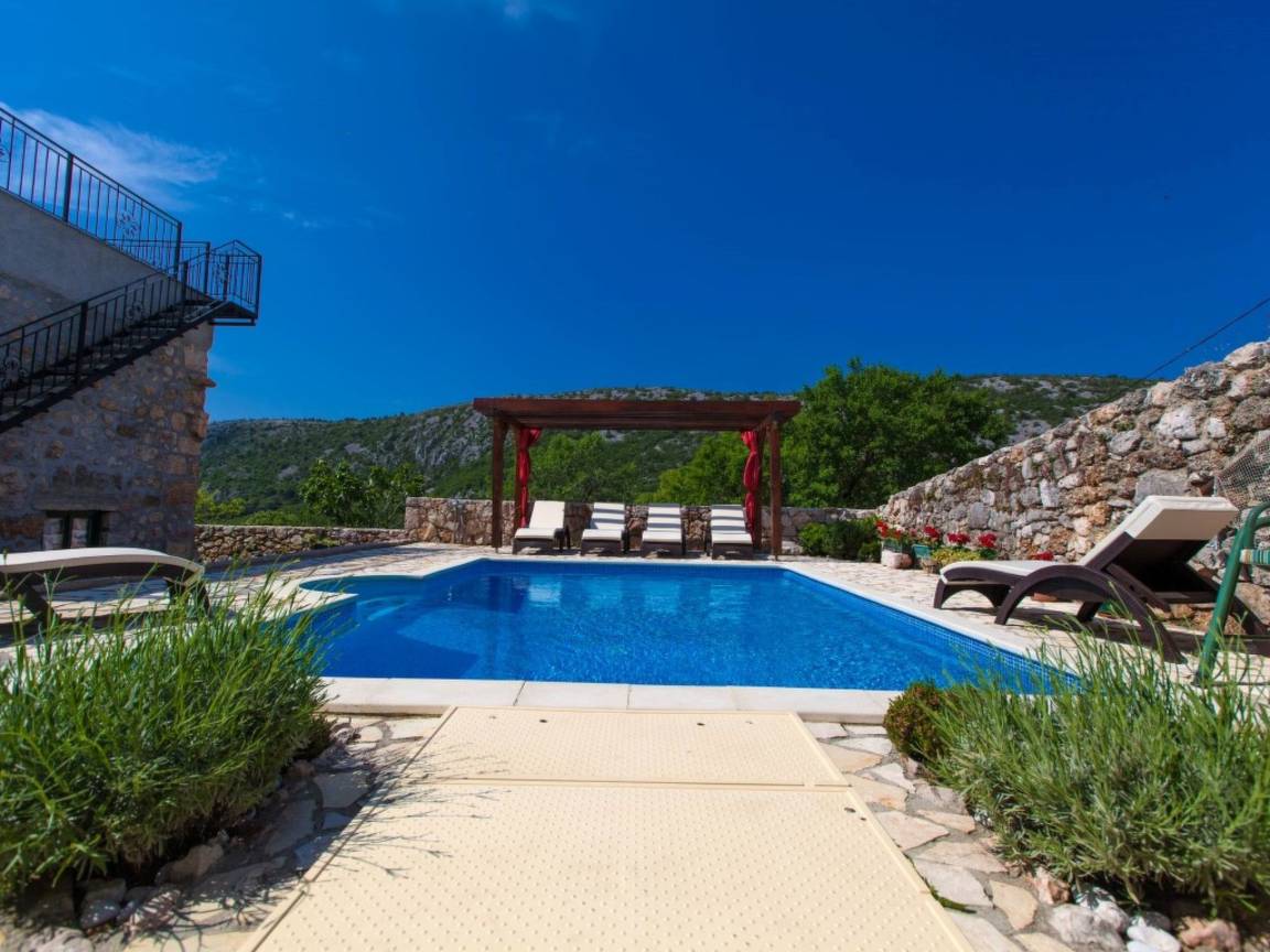 330 M² Casa Vacanza ∙ 1 Camera Da Letto ∙ 14 Ospiti - Selce