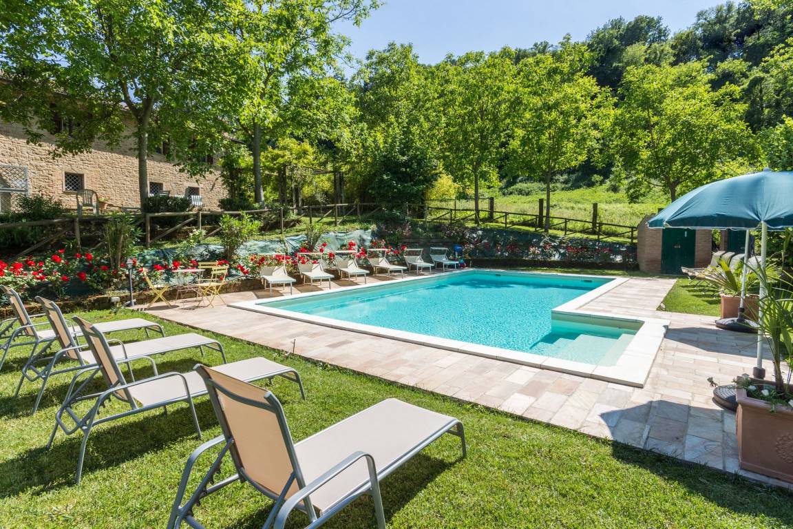 Casa a Serra San Quirico con piscina, barbecue e giardino
