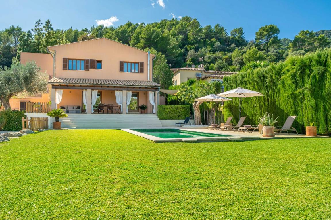 Hauptansicht vom Ferienwohnung: SA TANCA DE SA NINA - Beautiful villa with private pool next to the mountains. Free WIFI.