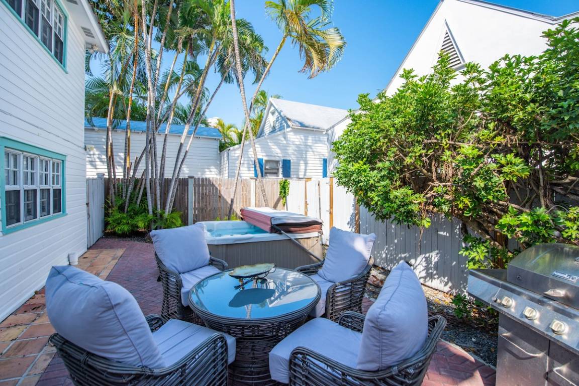 146 M² House ∙ 4 Bedrooms ∙ 12 Guests - Key West
