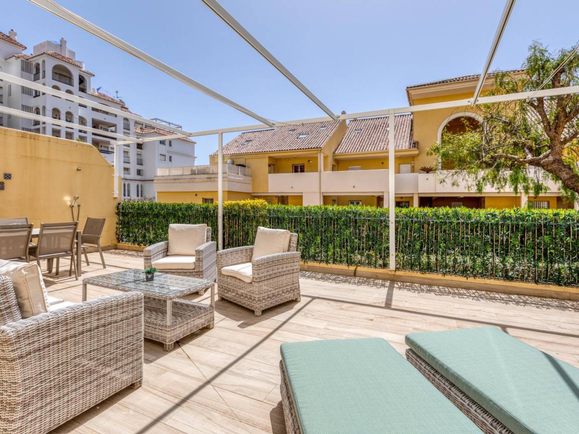 100 M² Apartamento ∙ 2 Habitaciones ∙ 4 Huéspedes - Estepona
