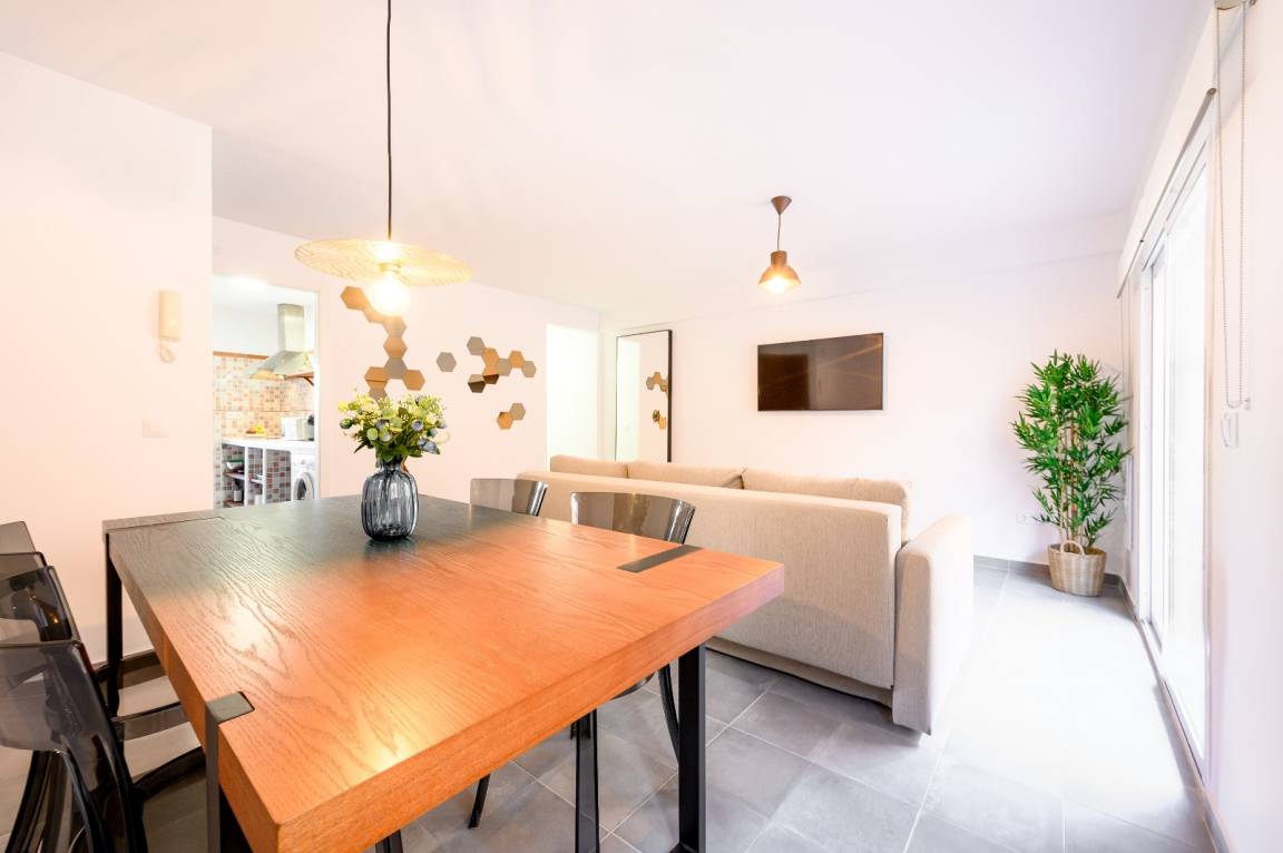 70 M² Apartamento ∙ 2 Habitaciones ∙ 6 Huéspedes - Fuengirola