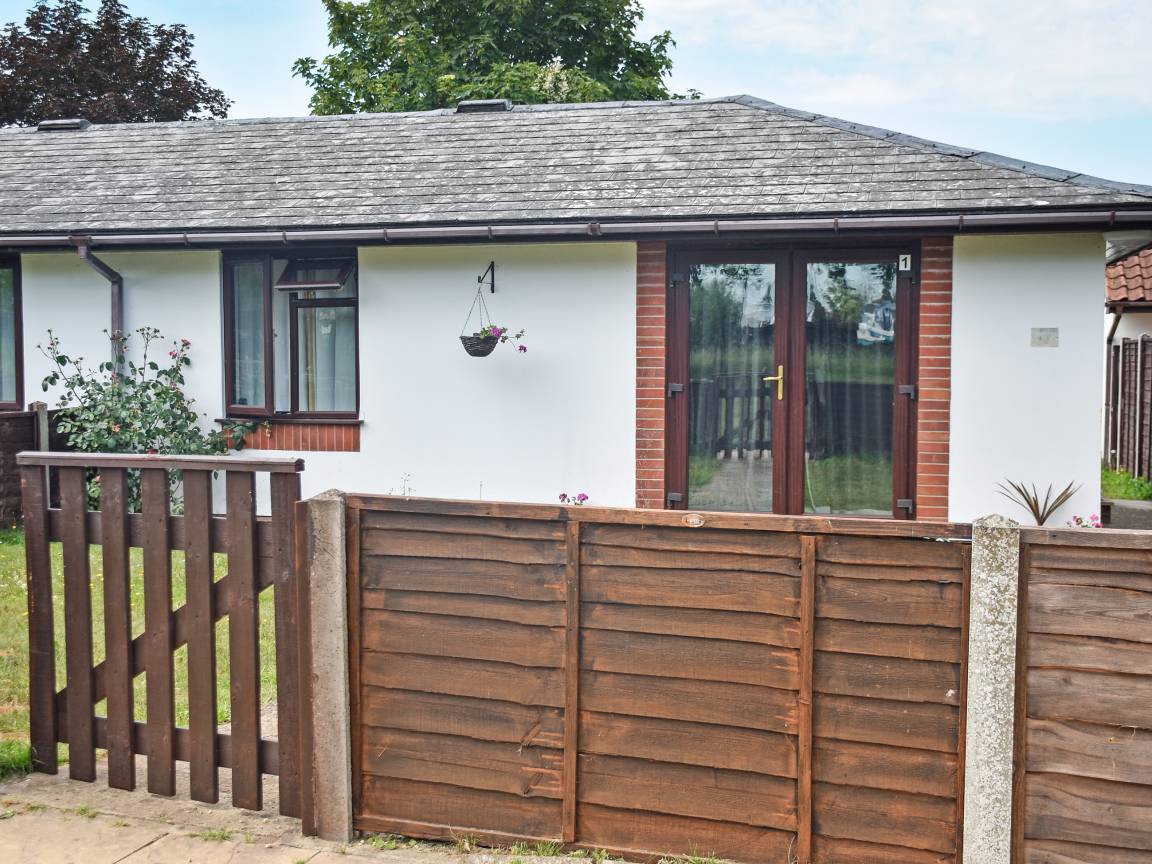 Cottage ∙ 2 Bedrooms ∙ 4 Guests - Horning